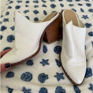 Chinese Laundry western mules